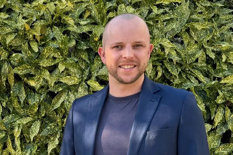Dr Dan Carlisle